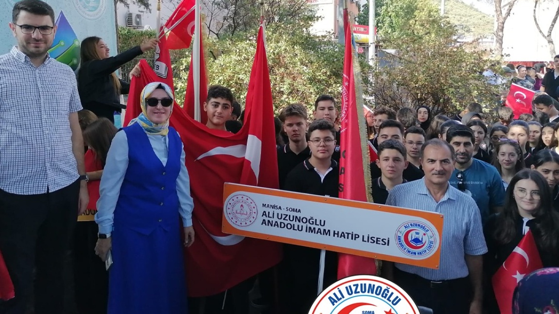 Öğrencilerimizle Soma'mızın düşman işgalinden kurtuluşunun 103. Yıldönümü kutlamalarına katıldık.